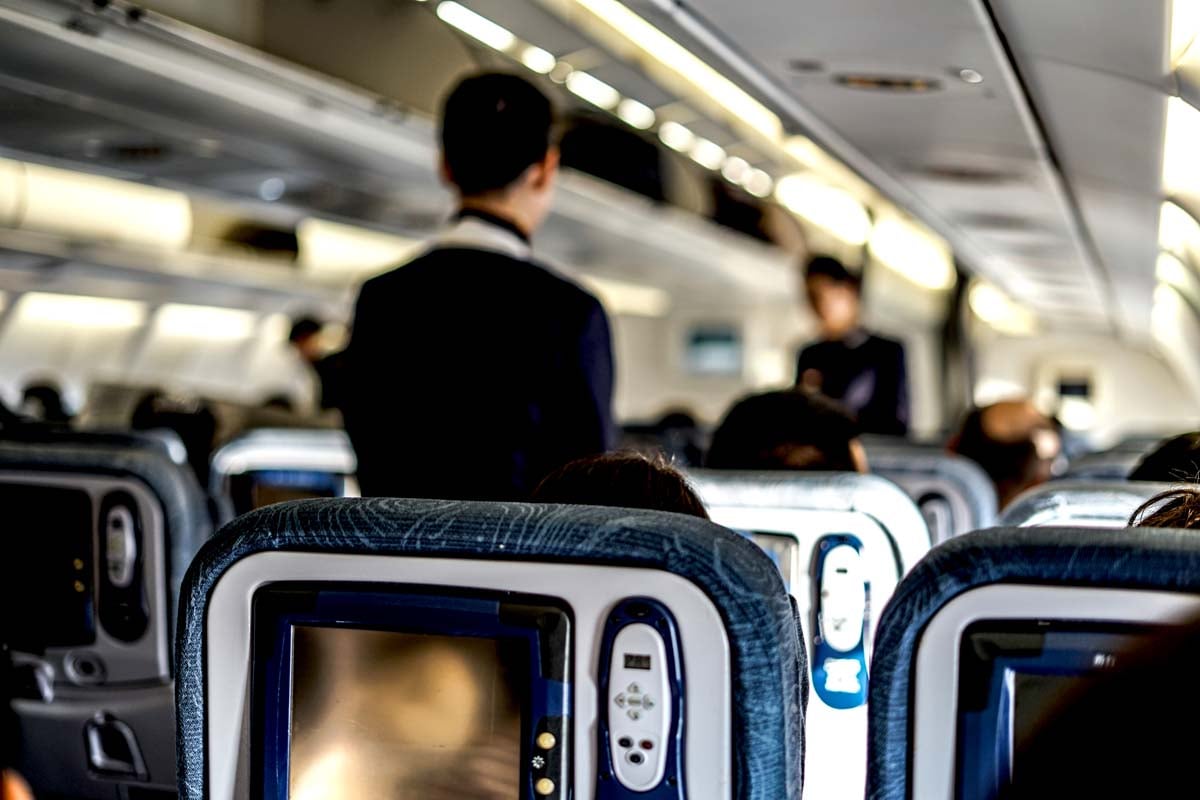 飛行機機内のイメージ（画像：写真AC）