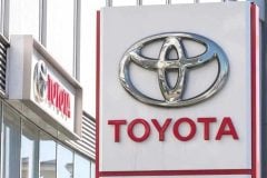 トヨタの1.5億台「SDV戦略」、既販車が金脈に？ 68％の壁とユーザーの不信感──課金ビジネスの深いジレンマとは？