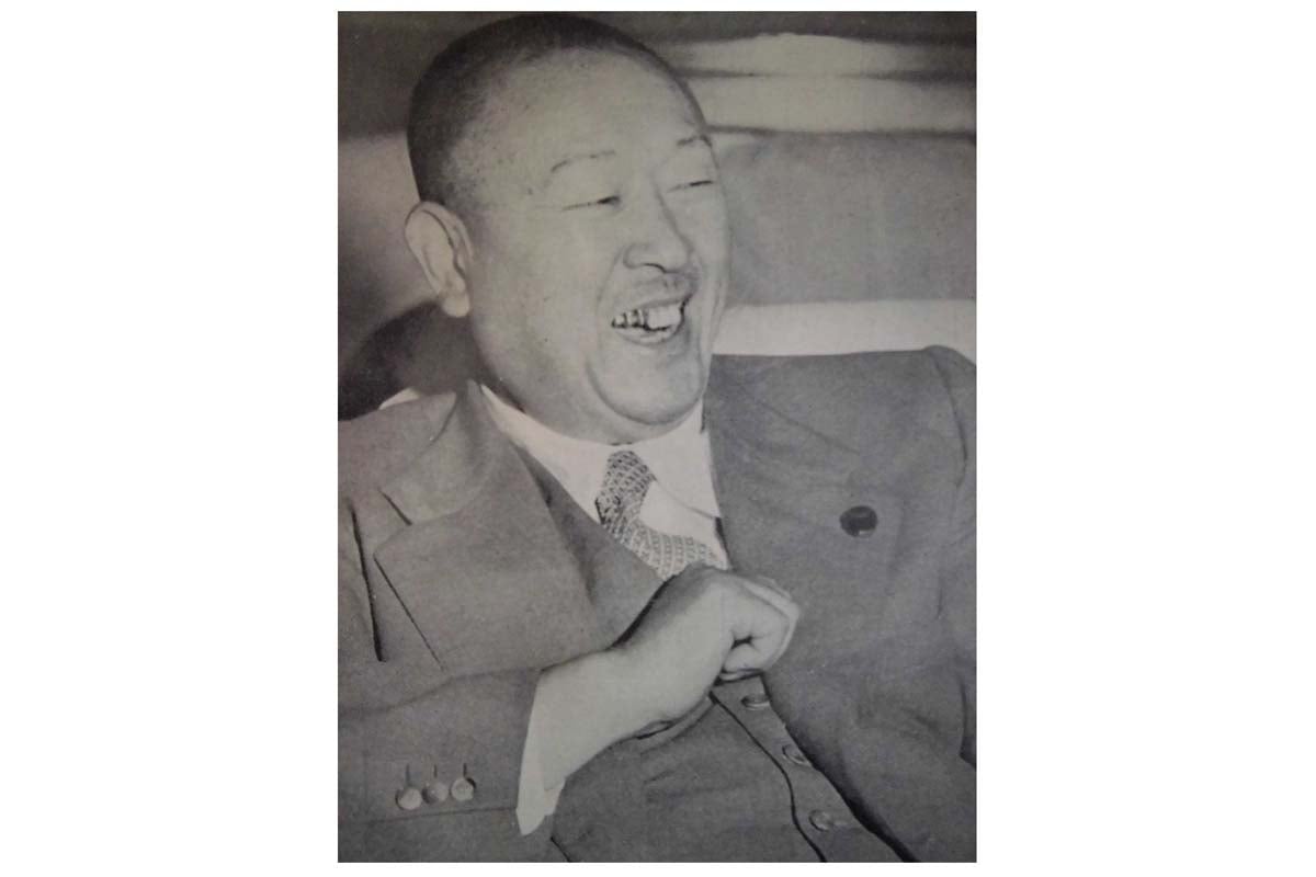 堤康次郎。