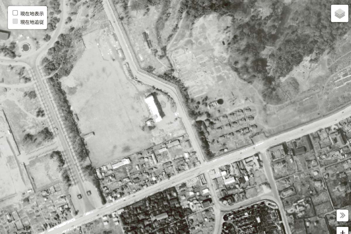 1947年頃の「青山一丁目駅」周辺の航空写真（画像：国土地理院）