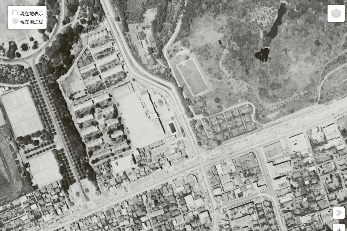 1963年頃の「青山一丁目駅」周辺の航空写真（画像：国土地理院）