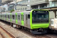 「電車ガラガラ」がSNSで話題に！ お盆休みの奇跡？ それとも社会のひずみ？ 大都市のアナザーサイドを考える