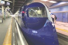 「大声で騒ぐ」「ごみ捨て守らない」 急増インバウンドで苦情400件！ 特区「民泊」が突きつける住環境悪化の現実