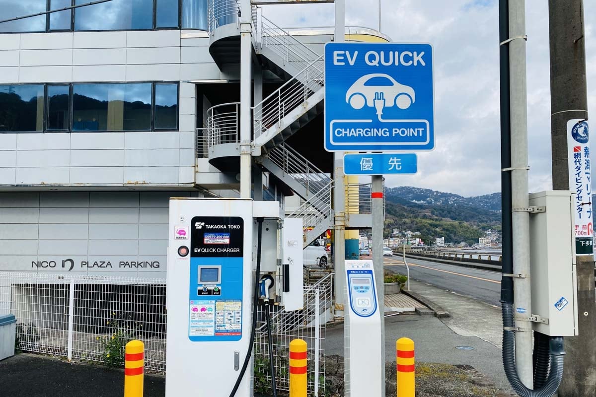 コンビニにあるEV急速充電スポット(画像:写真AC)