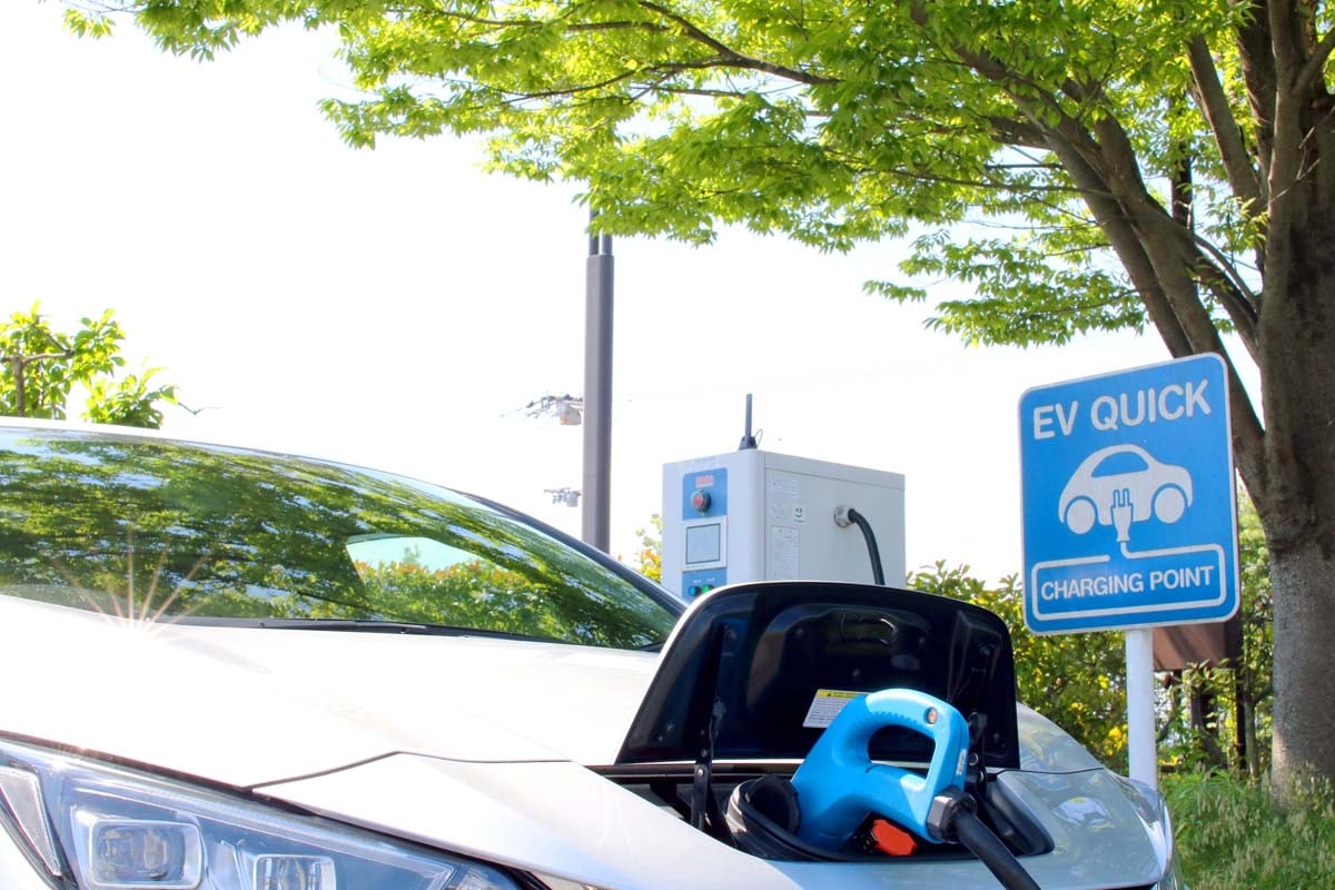 充電中のEV車両（画像：写真AC）