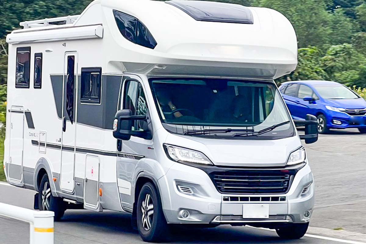 予約制の車中泊スポットを提供するケースも（画像：写真AC）