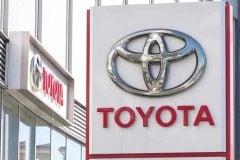 トヨタ「曲がり角」の現実──日本の新車販売286万台、ディーラーはなぜ「下請け化」したのか？