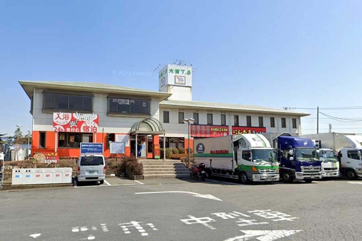 埼玉県さいたま市にある「大宮トラックステーション」（画像：(C)Google）