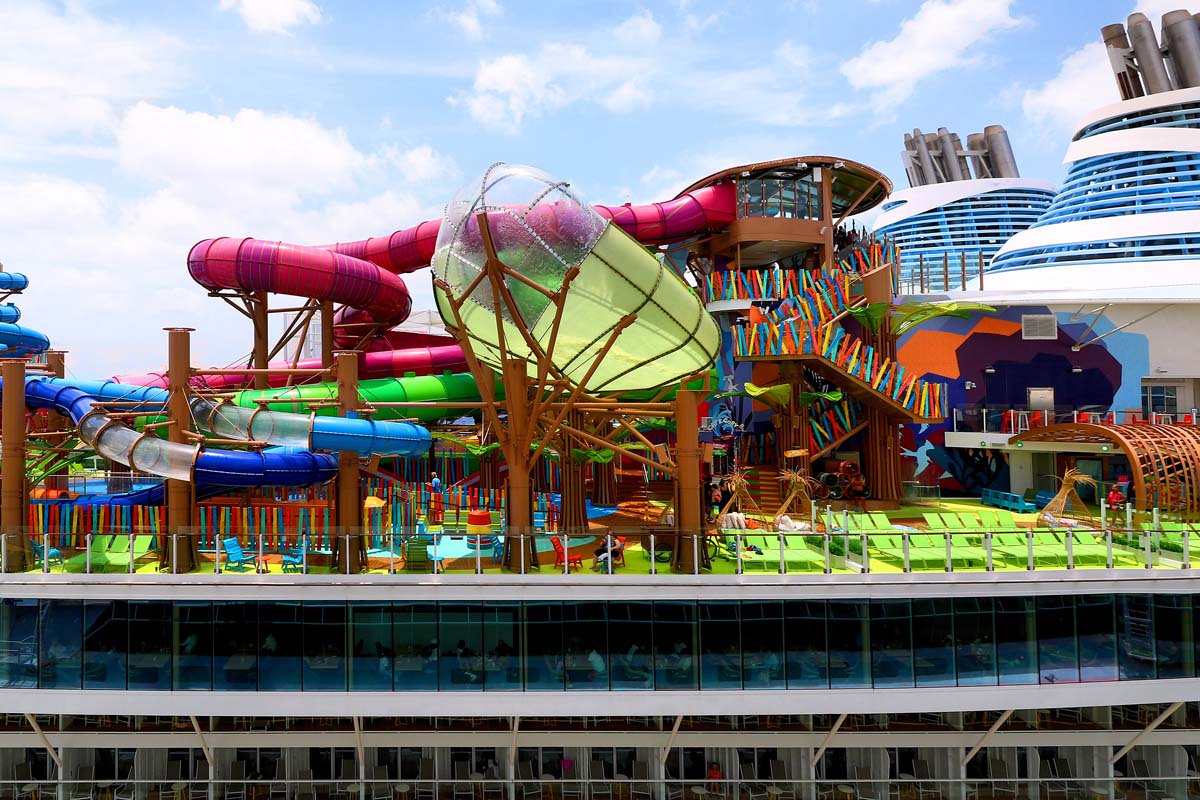 アイコン・オブ・ザ・シーズのスリルアイランドウォーターパーク（画像：Larry D. Moore）