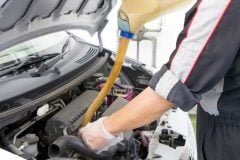 サボりがち？ 「オイル交換」が先延ばしにされる3つの理由――新車から10年で見えた現実とは