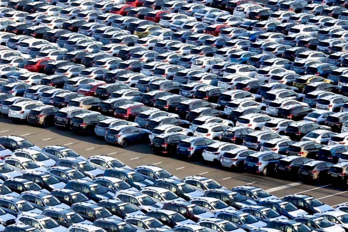 大量の自動車イメージ（画像：写真AC）