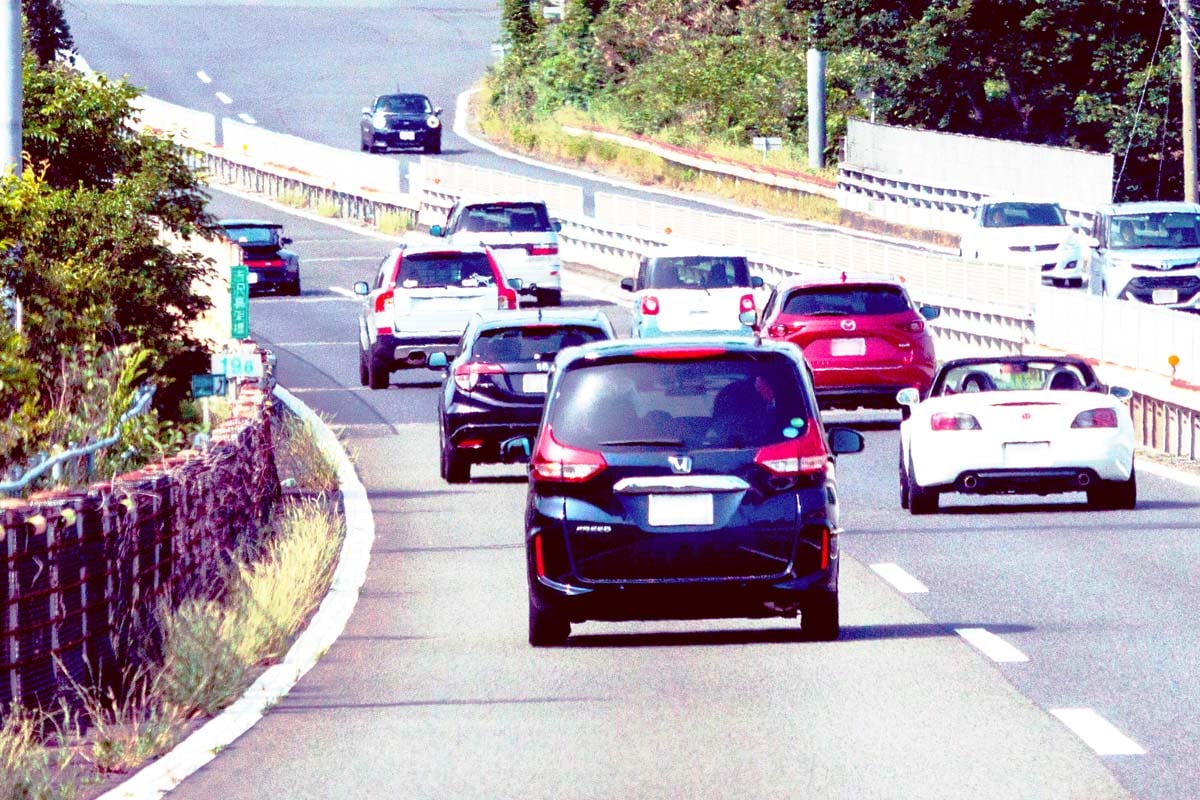 道路(画像:写真AC)