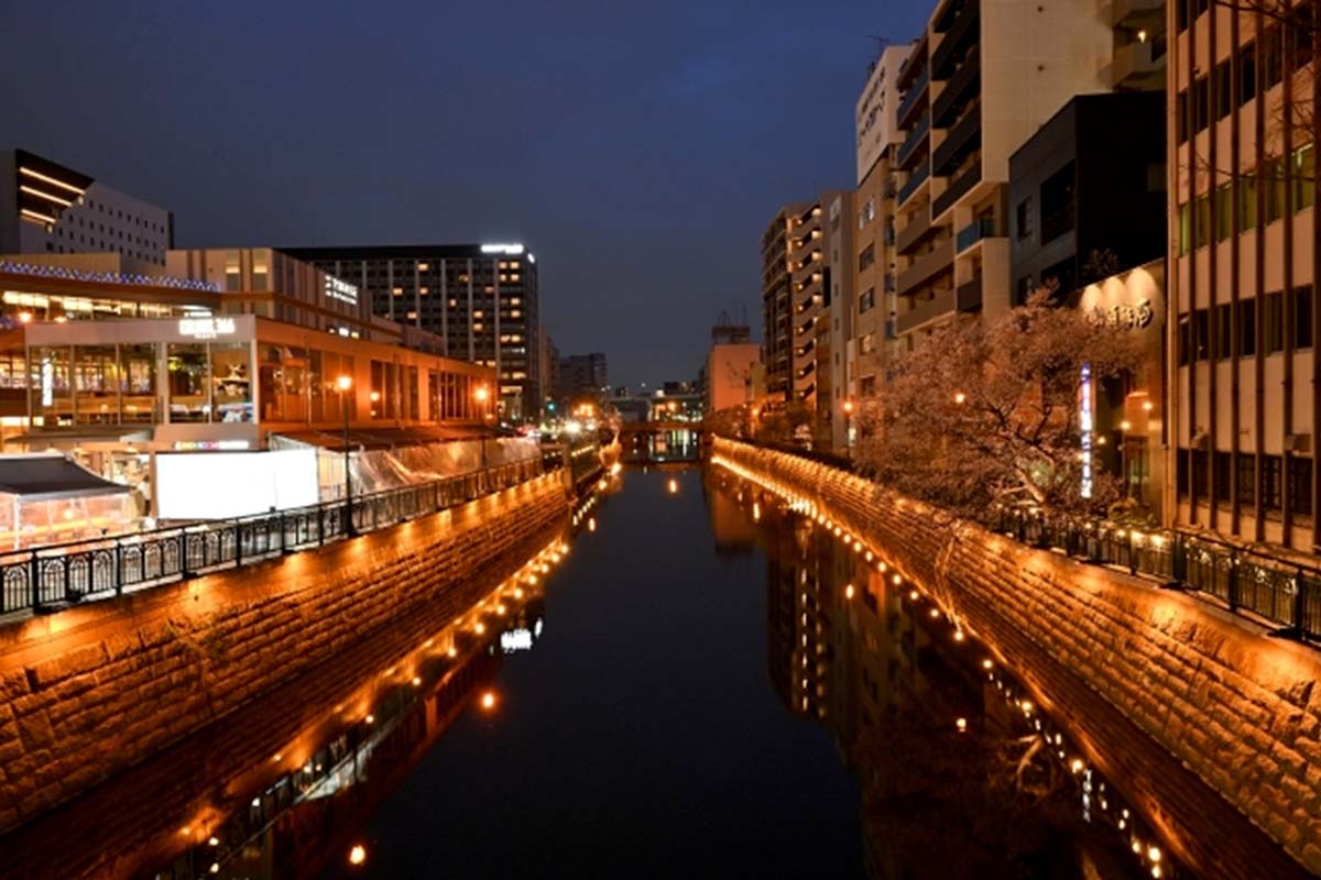 納屋橋から堀川のライトアップ夜景（画像：写真AC）