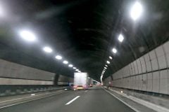 なぜ渋滞は「トンネル」で起きるのか？ 年間約12兆円の経済損失を生む“見えない敵”の正体