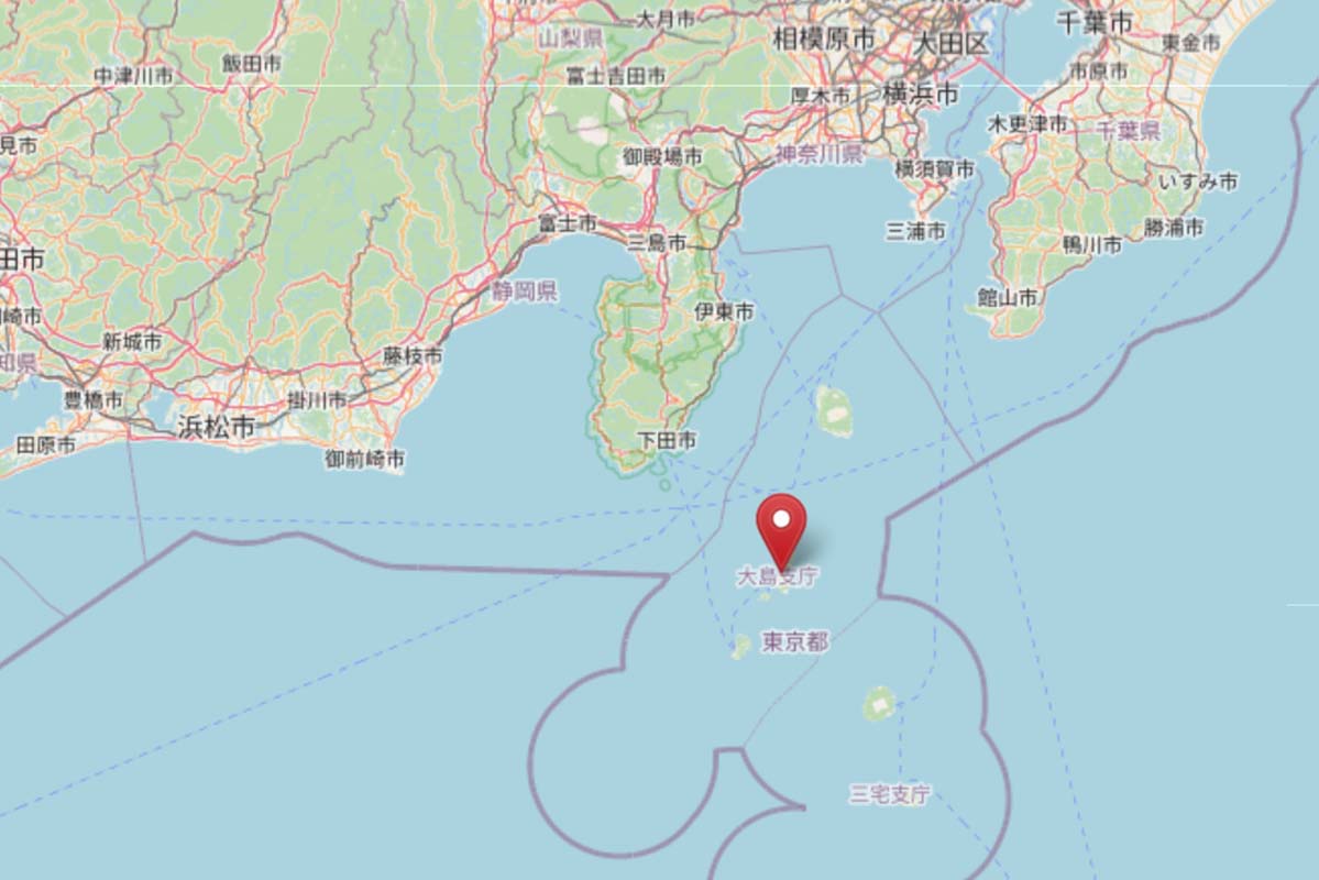 新島の位置（画像：OpenStreetMap）