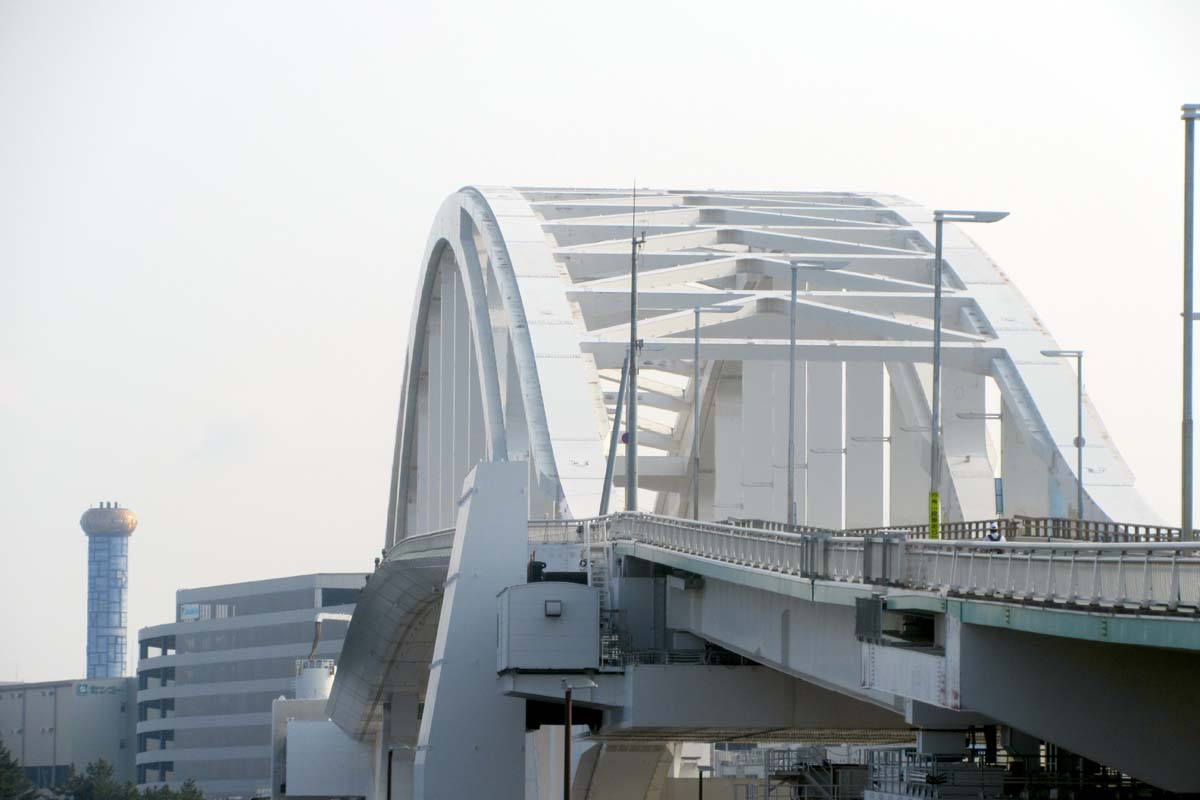 夢洲と舞洲を結ぶ夢舞大橋（画像：高田泰）