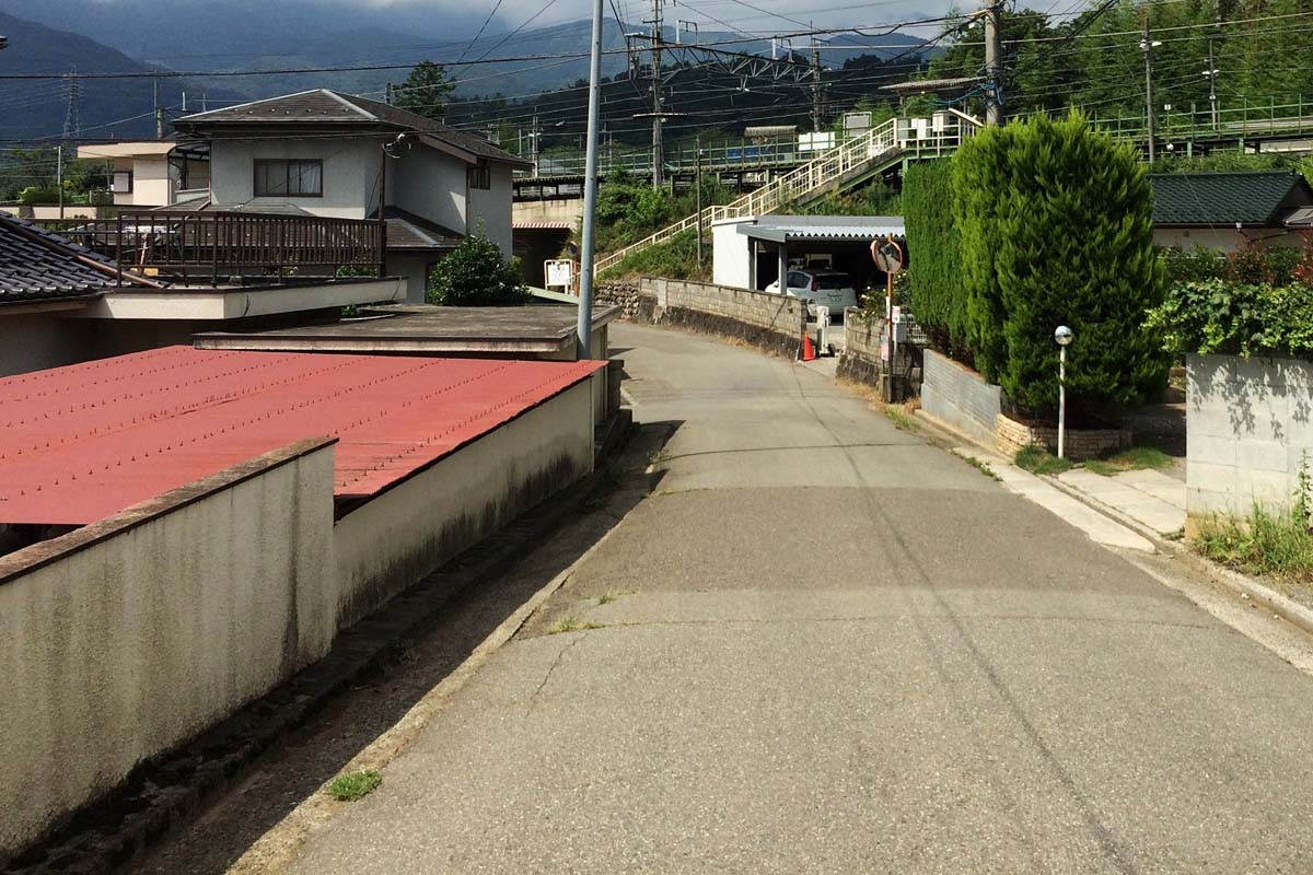 地方の道路イメージ（画像：写真AC）