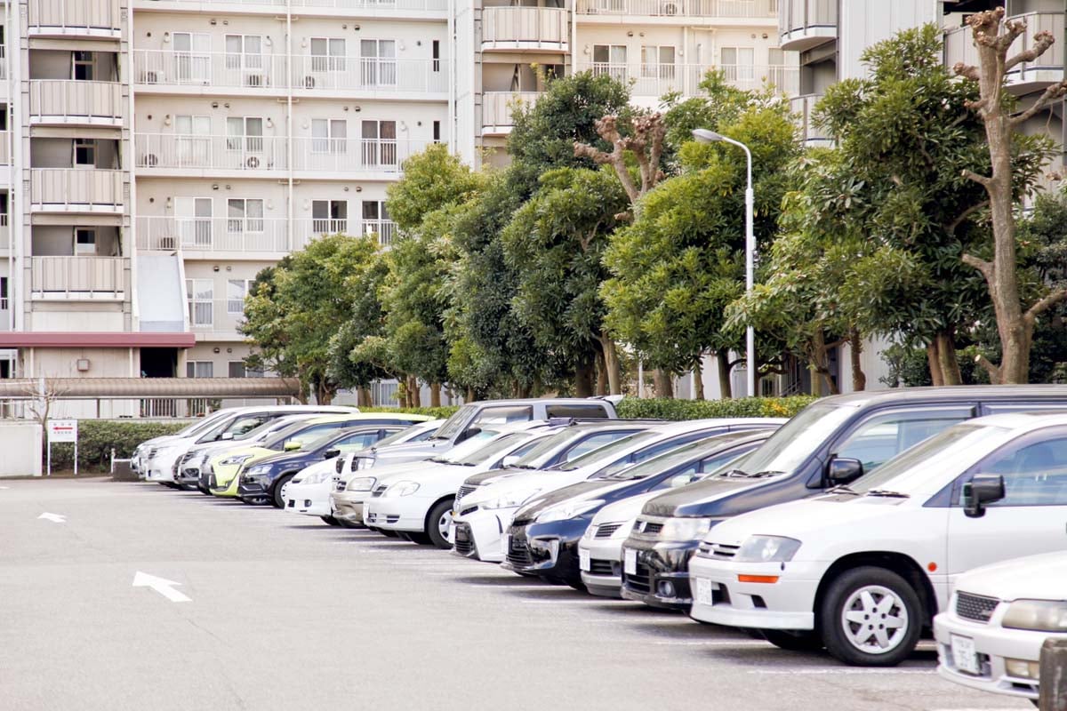 マンションの駐車場(画像:写真AC)
