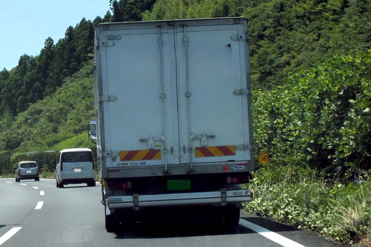 物流トラック（画像：写真AC）