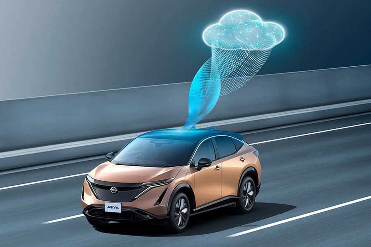 自動車とOTAのイメージ（画像：日産自動車）