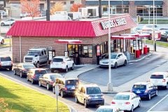 「ドライブスルー渋滞」は誰のせい？ ネットでは「道路が詰まる」「納得できない」の声、背景にある3つの構造的要因とは