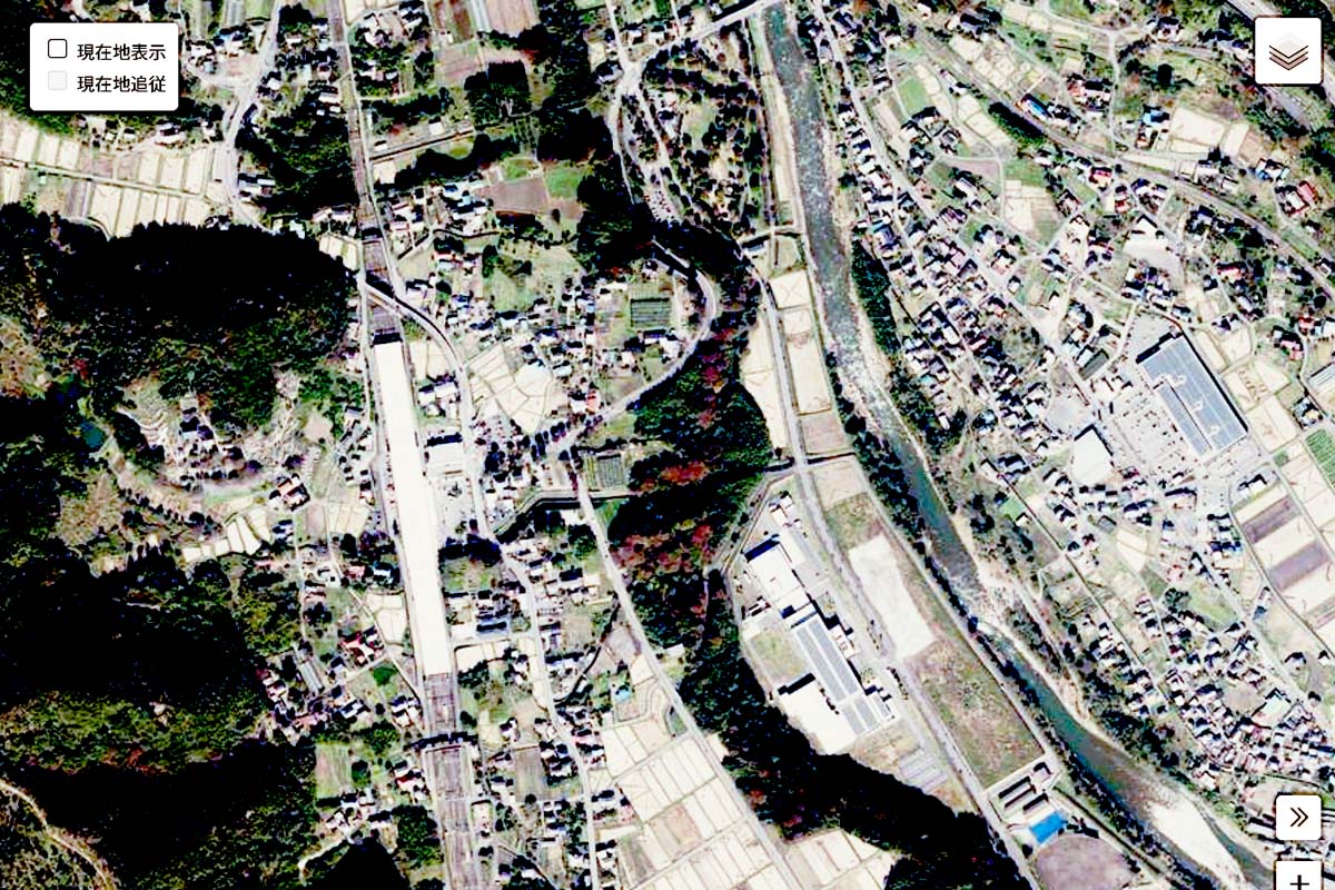 現在の「上毛高原駅」周辺の航空写真（画像：国土地理院）