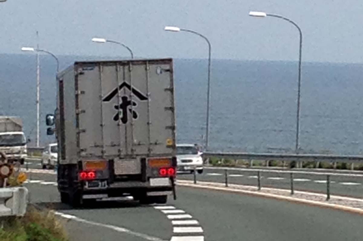 物流トラックのイメージ（画像：写真AC）