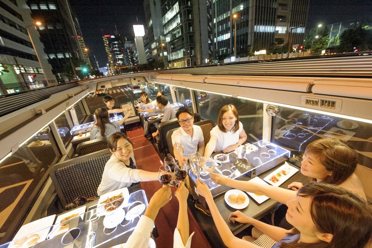 街全体をレストランに見立てた非日常空間の食体験（画像：WILLER EXPRESS）