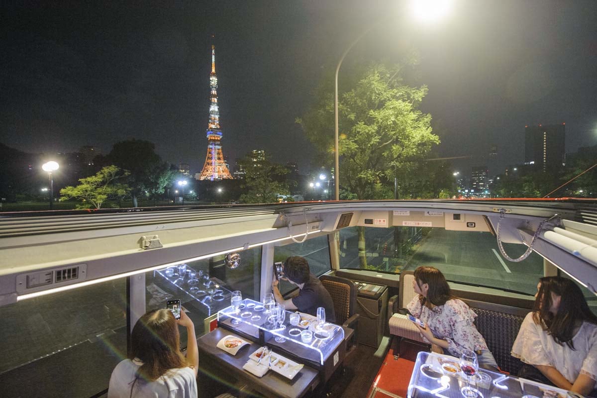 食事と観光を楽しめるように運転速度など配慮（画像：WILLER EXPRESS）