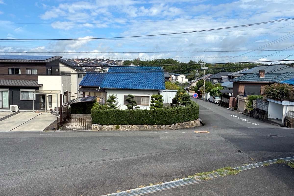 丘陵地に戸建住宅が並ぶ桔梗が丘住宅地（画像：高田泰