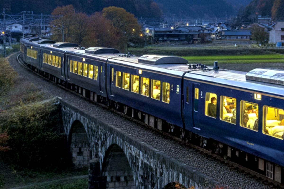 夜行列車のイメージ。生成AIで作成。
