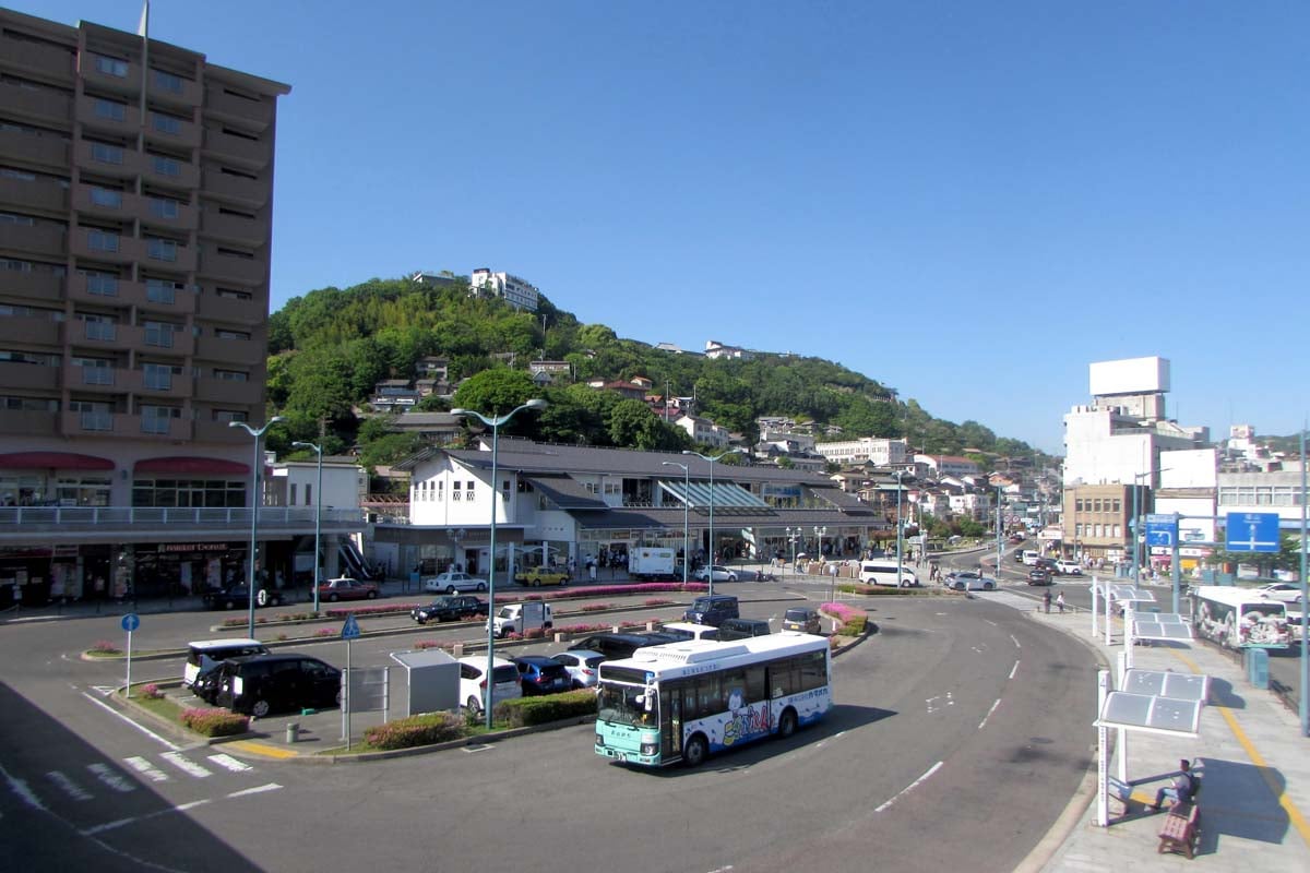 新尾道駅より南へ約3km、中心市街地にある山陽本線の尾道駅（画像：菅原康晴）