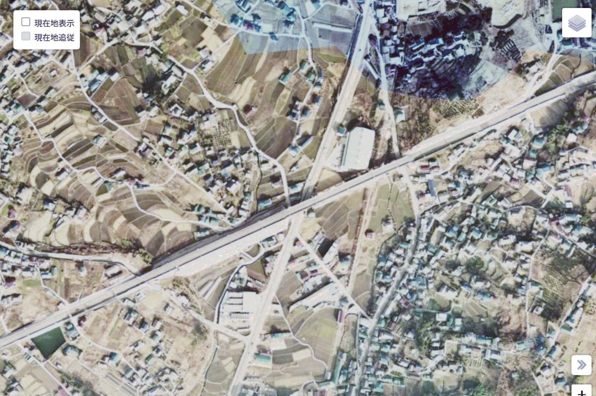 1975年頃の「新尾道駅」周辺の航空写真。新尾道駅の開業は1988年（画像：国土地理院）