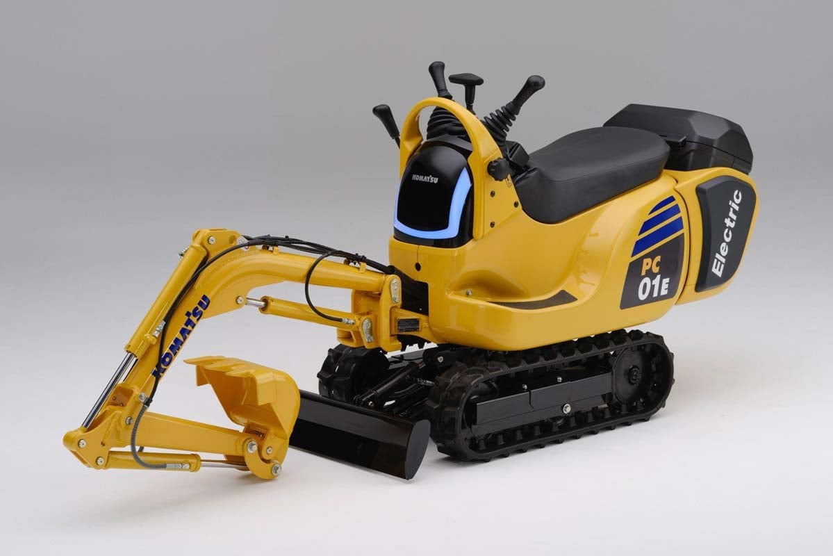 ホンダと小松製作所（コマツ）が共同開発した電動のパワーショベル。Honda mobile power pack e:で稼働する（画像：本田技研工業）