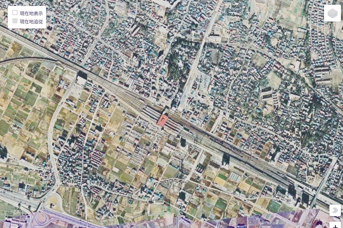 1975年頃の「西船橋駅」周辺の航空写真（画像：国土地理院）