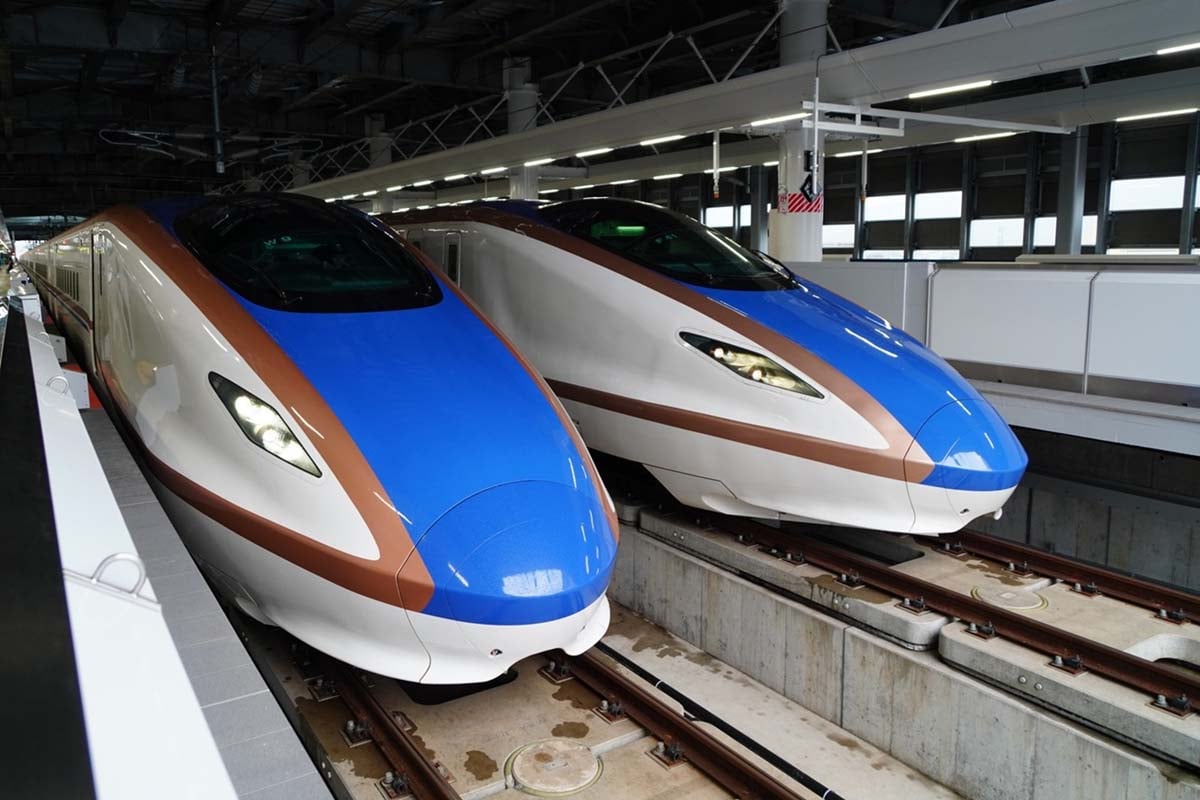 敦賀駅に停まる北陸新幹線かがやき(画像:写真AC)