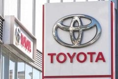 トヨタの中古車「無展示販売」は成功するか? 中古車全体55万台目標、若者のクルマ離れの歯止めとなるか