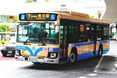 横浜市営バス「給与引き下げ」は正しかったのか？――「平均780万円」は高すぎ？ 公営交通バッシングの代償を考える