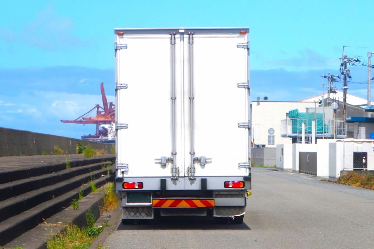 物流トラック（画像：写真AC）