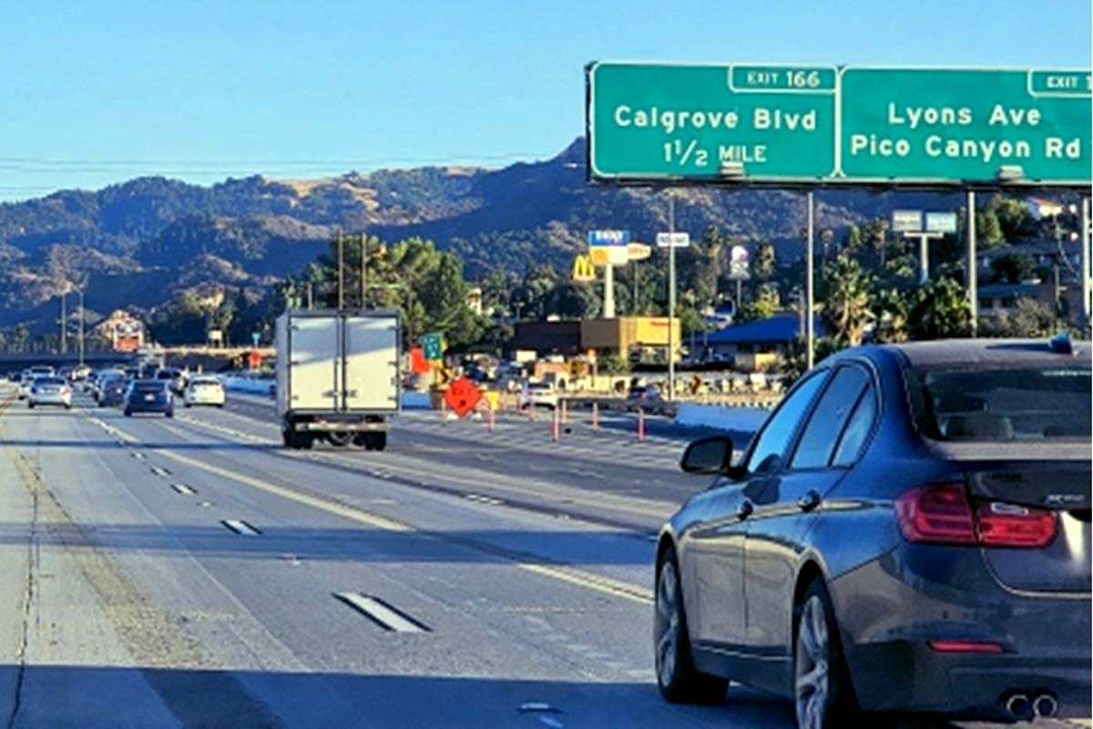 米国の道路（画像：写真AC）