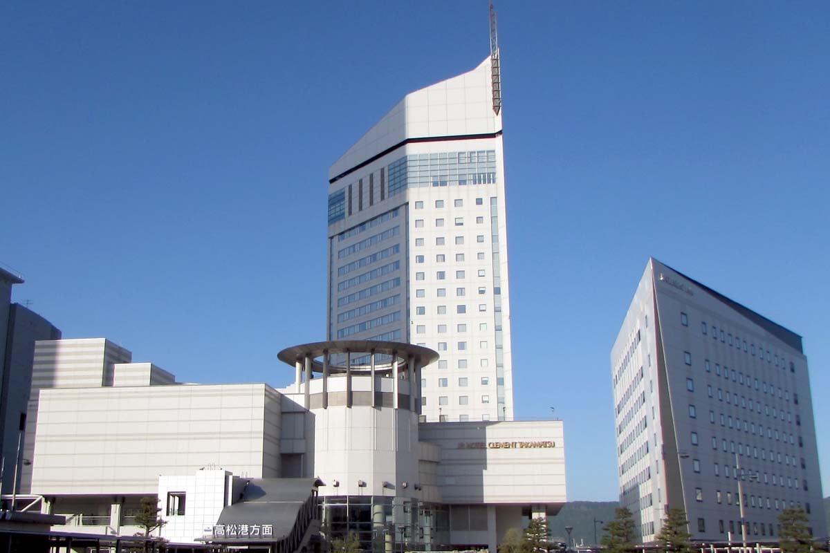 JRホテルクレメント高松とJRクレメントイン高松（画像：銀河鉄道世代）