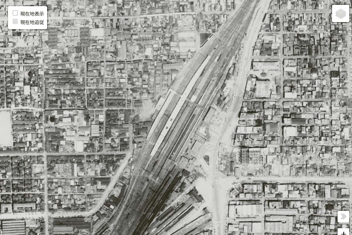 1963年頃の「岡山駅」周辺の航空写真（画像：国土地理院）