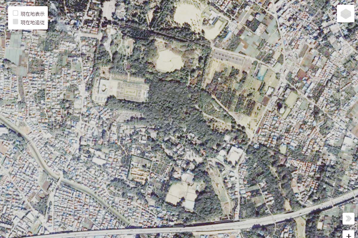 1990年頃の「深大寺」周辺の航空写真（画像：国土地理院）