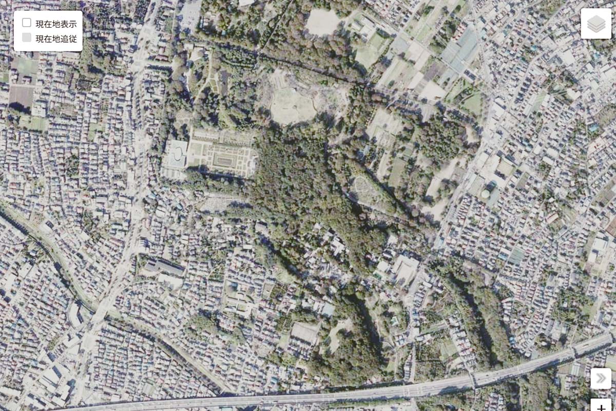 現在の「深大寺」周辺の航空写真（画像：国土地理院）