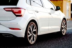 私たちはなぜ「運転」に甘く、タバコに厳しいのか？ 「車は特別」という大勘違い！ 優遇バイアスを考える