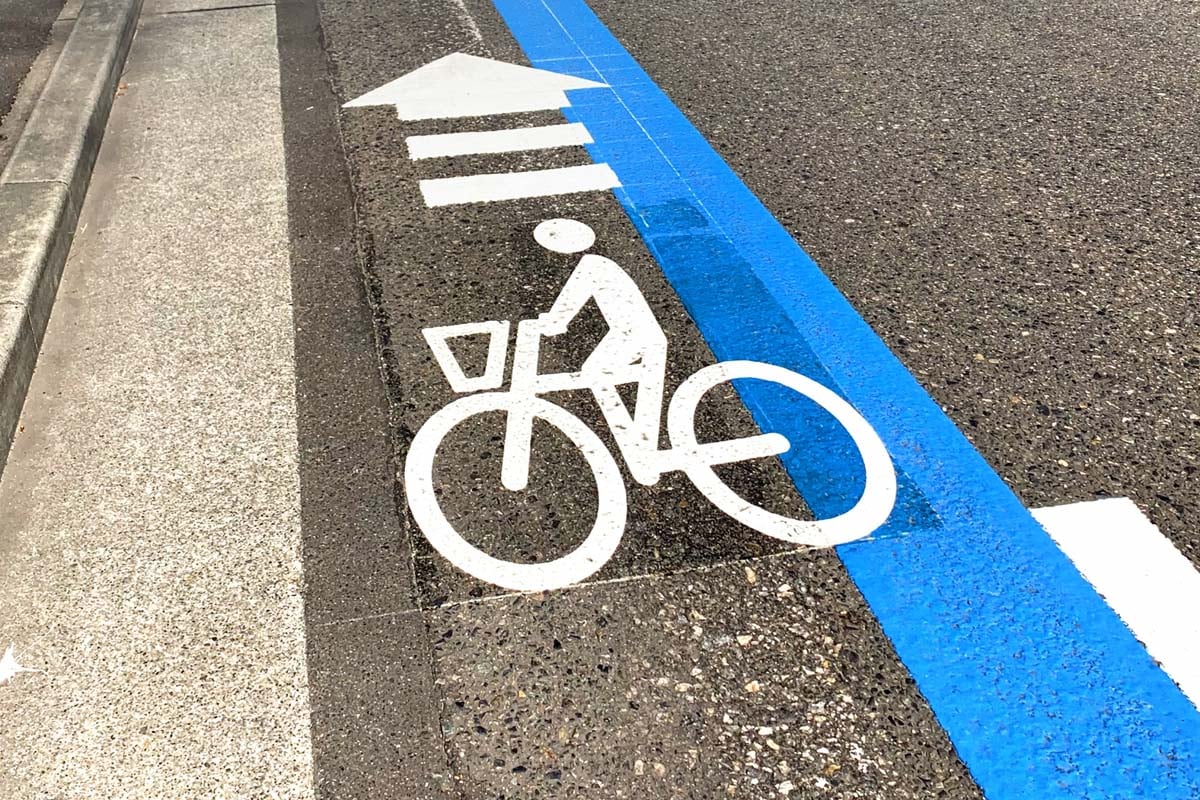自転車レーン(画像:写真AC)