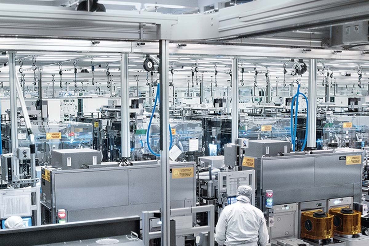 Intelの半導体工場（画像：Intel）