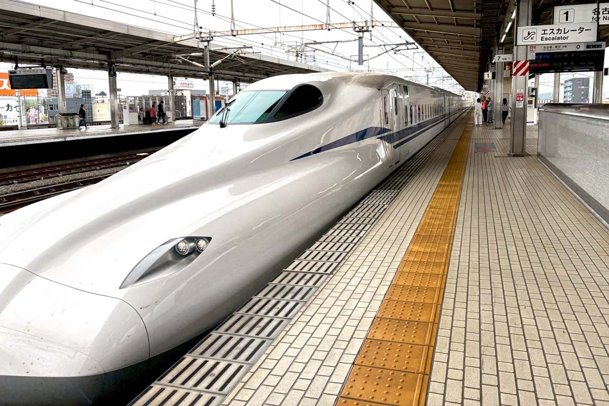 JR岐阜羽島駅に到着した東海道新幹線車両(画像:高田泰)