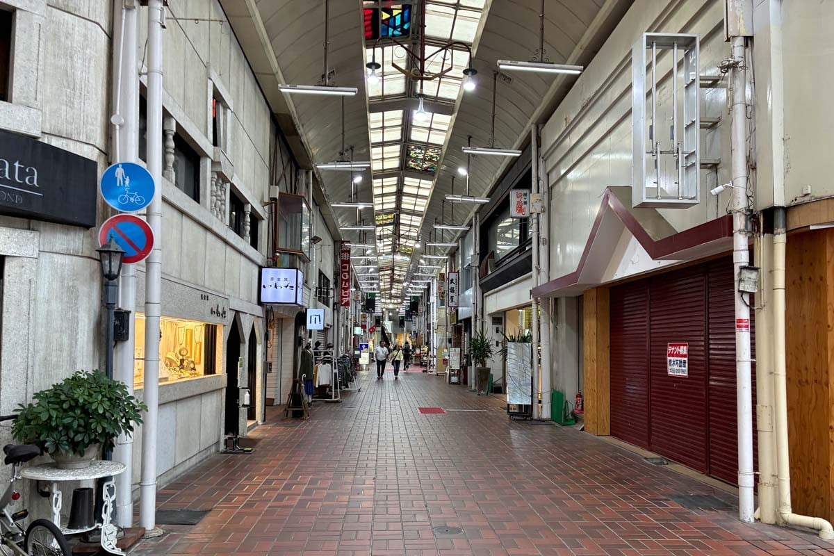 閑古鳥が鳴く柳ヶ瀬の商店街（画像：高田泰）