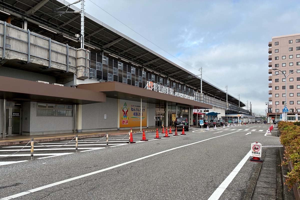日中は人通りが少ないJR岐阜羽島駅（画像：高田泰）